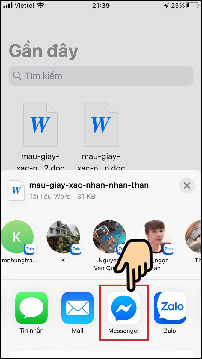 Click vào biểu tượng Messenger